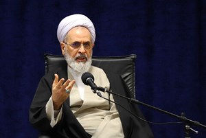 حوزه علمیه قم برگهای درخشانی به پرونده حوزههای علمیه اضافه کرد / نیاز عموم مردم و نخبگان تأمین شود