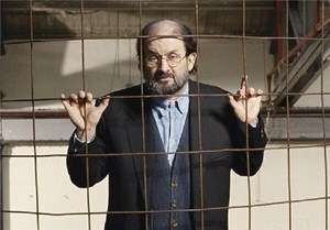 در اولین نماز جمعه بعد از صدور حکم ارتداد سلمان رشدی چه گذشت؟