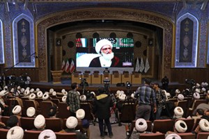 رهبر معظم انقلاب با همان صلابت امام(ره) انقلاب و نظام را مدیریت کردهاند